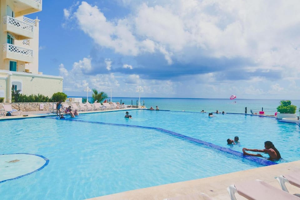 Cancun Plaza Condo Ocean front Apartment in Cancun