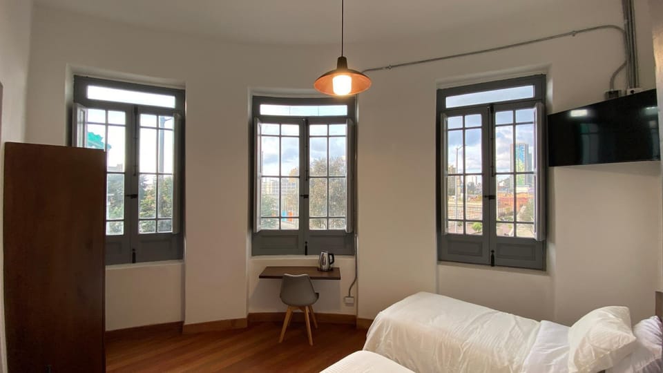 REPUBLICANA CASA HOSTAL - HABITACIÓN 3 EL DORADO Bed and Breakfast in Bogota