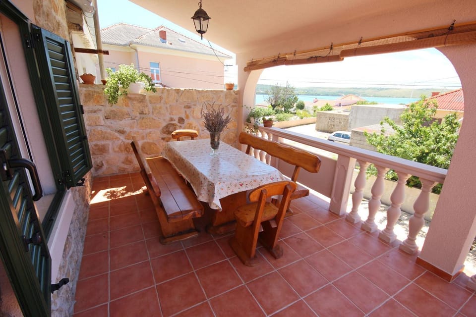 View (from property/room), Balcony/Terrace, Decorative detail, Seating area