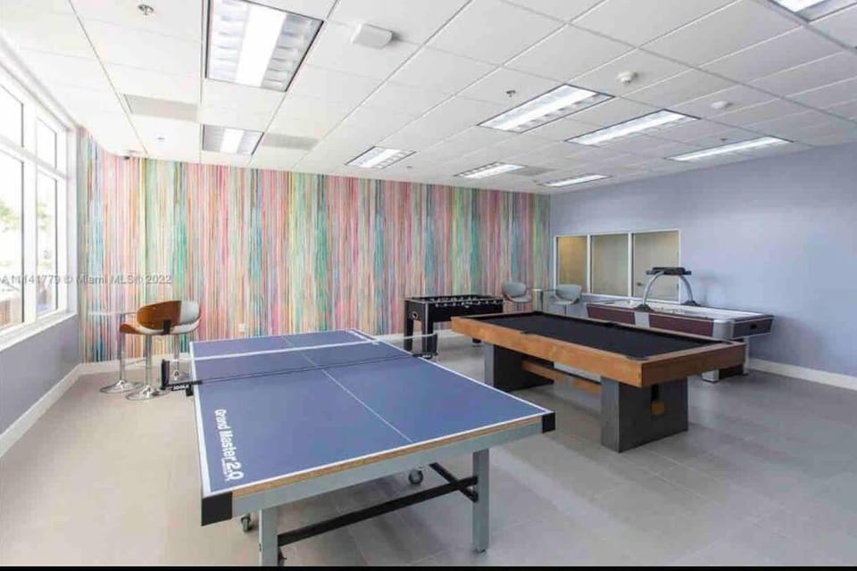 High Floor Unit Located in Brickell - Free Parking Apartment in Brickell