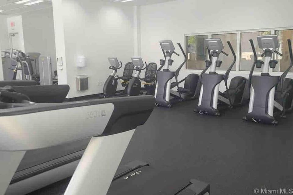 High Floor Unit Located in Brickell - Free Parking Apartment in Brickell