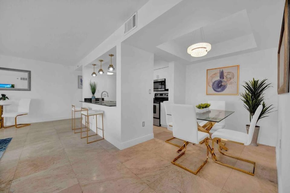 40th Floor Priceless Unit Central Location Apartment in Brickell