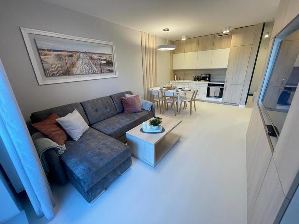 Kitchen or kitchenette, Seating area, Dining area