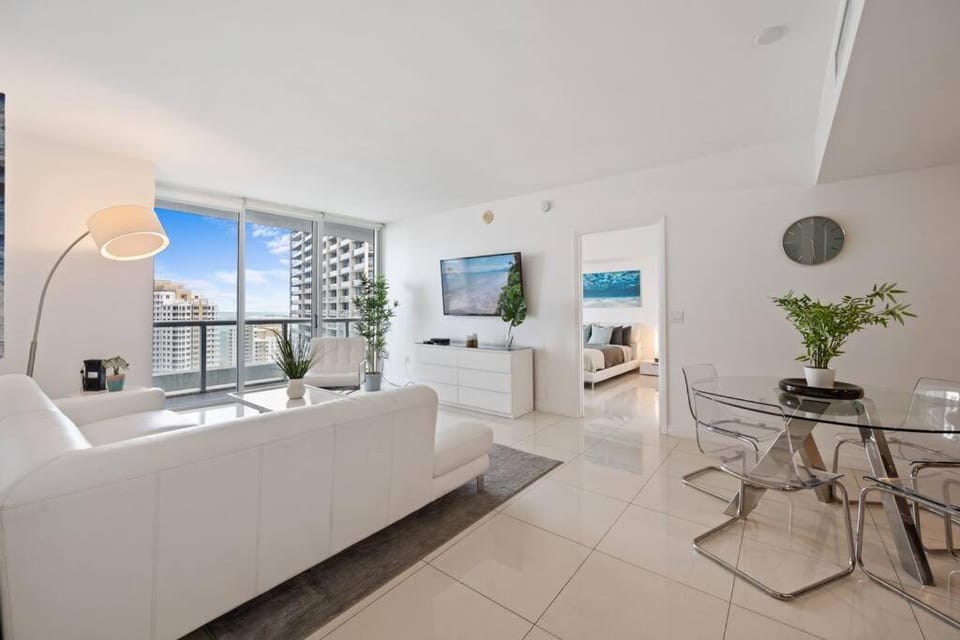 Iconic Icon W Unit - Pool & Ocean Views Apartment in Brickell