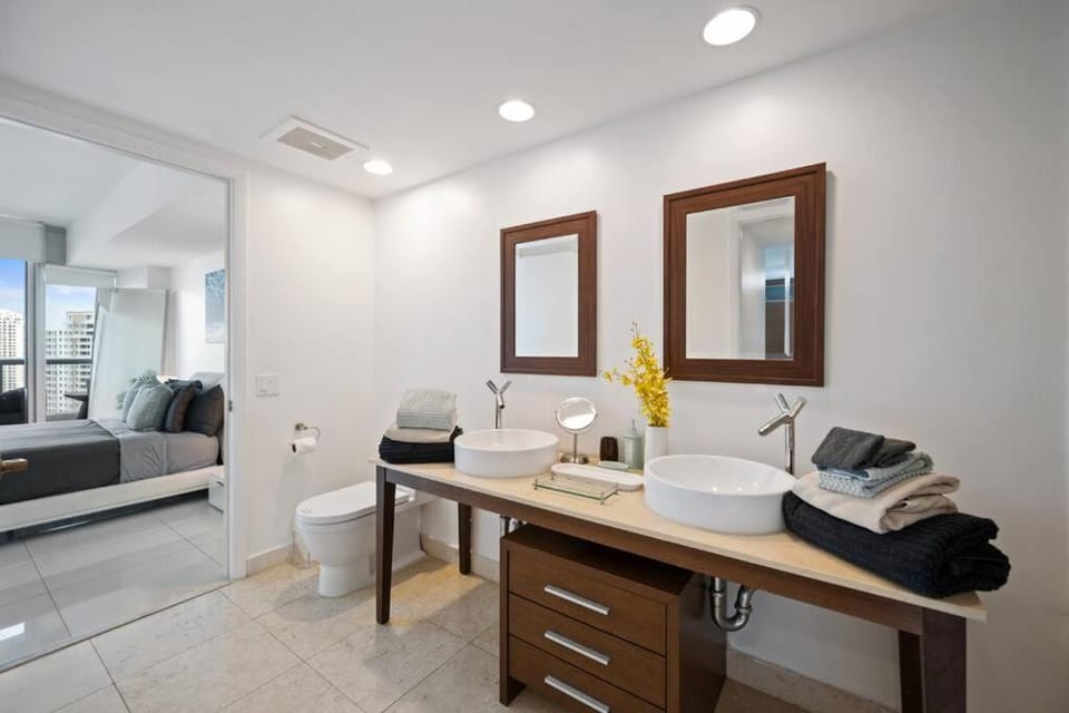 Iconic Icon W Unit - Pool & Ocean Views Apartment in Brickell
