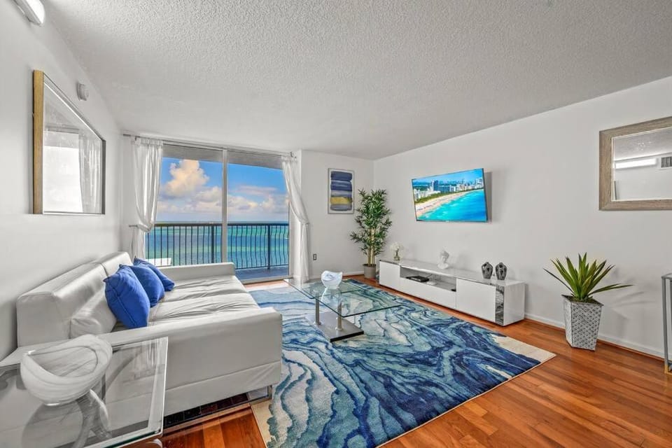 INCREDIBLE OCEAN VIEW 3 BEDROOMS UNIT Apartment in Brickell