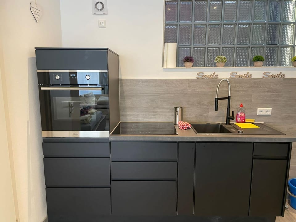 Kitchen or kitchenette, pet friendly, stove