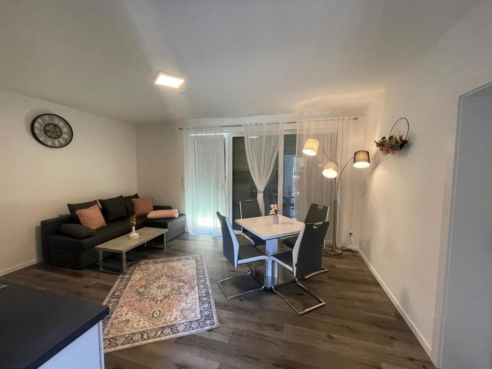 Communal lounge/ TV room, TV and multimedia, Living room, Seating area, Dining area