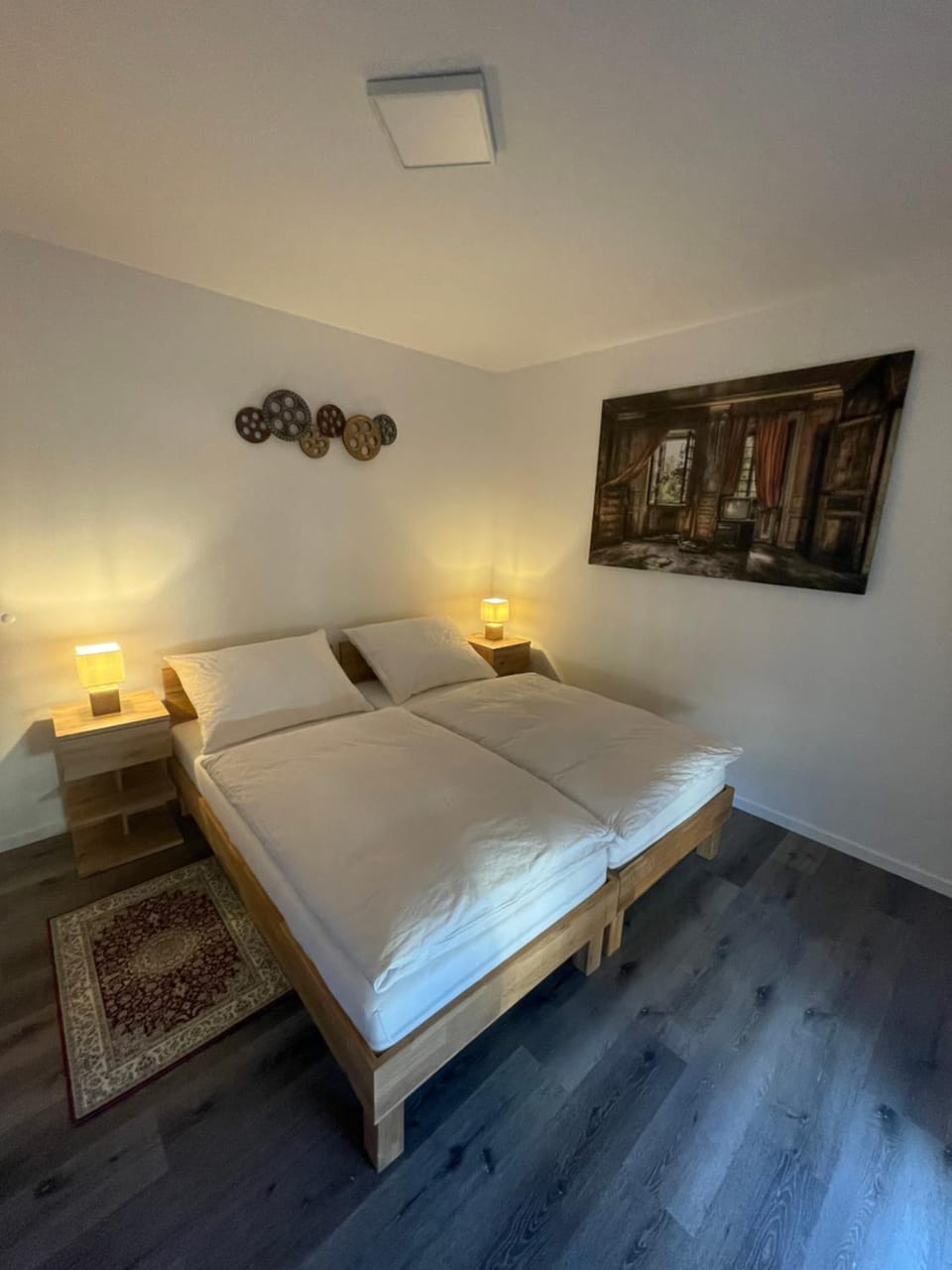 Photo of the whole room, Bedroom