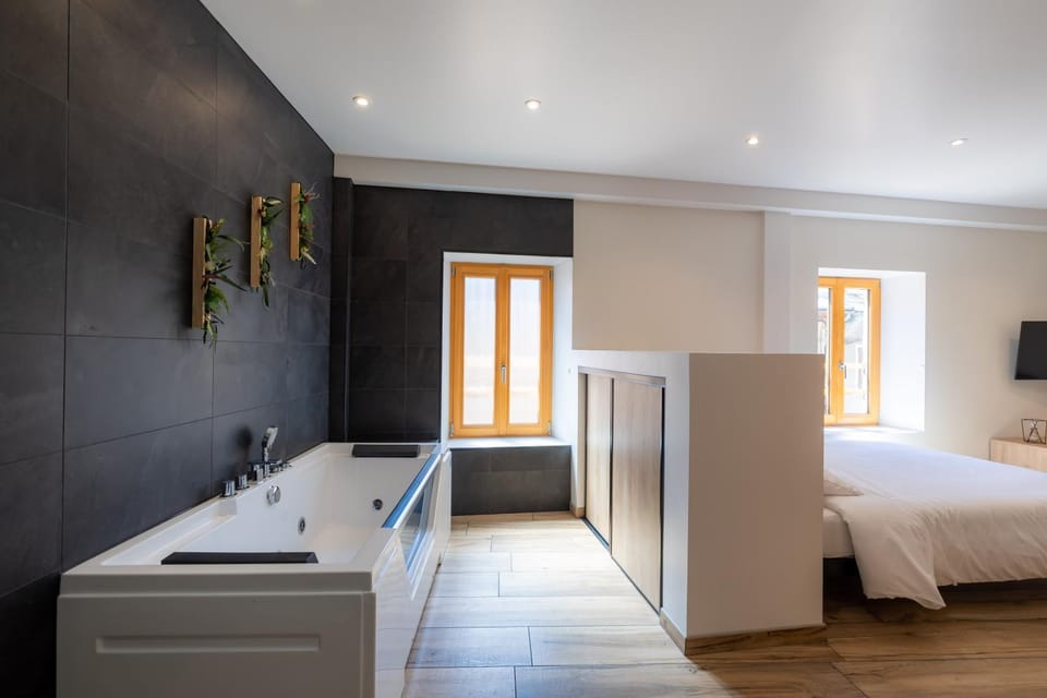Bathroom, Spa and wellness centre/facilities