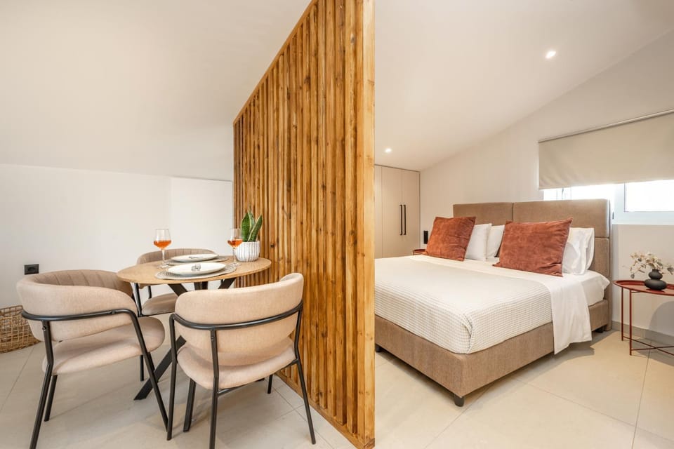 Bed, Seating area, Dining area, Bedroom