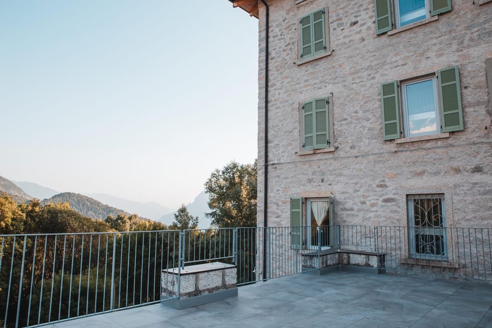 Property building, Natural landscape, Balcony/Terrace, Mountain view