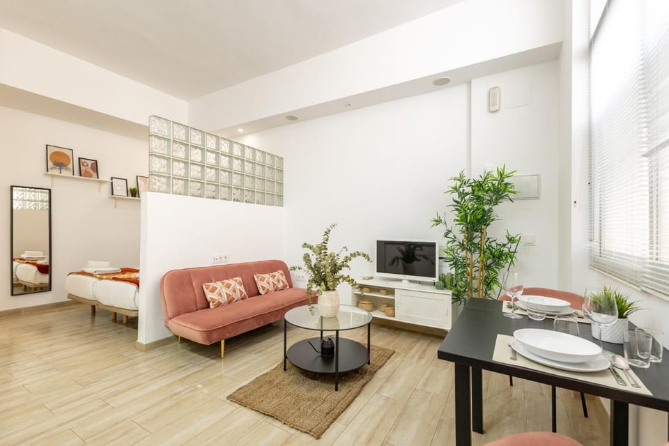 TV and multimedia, Seating area, air conditioner