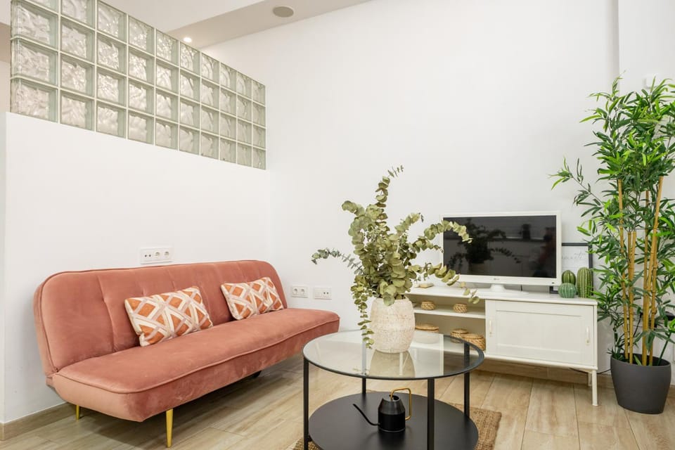 TV and multimedia, Living room, Seating area, Evening entertainment