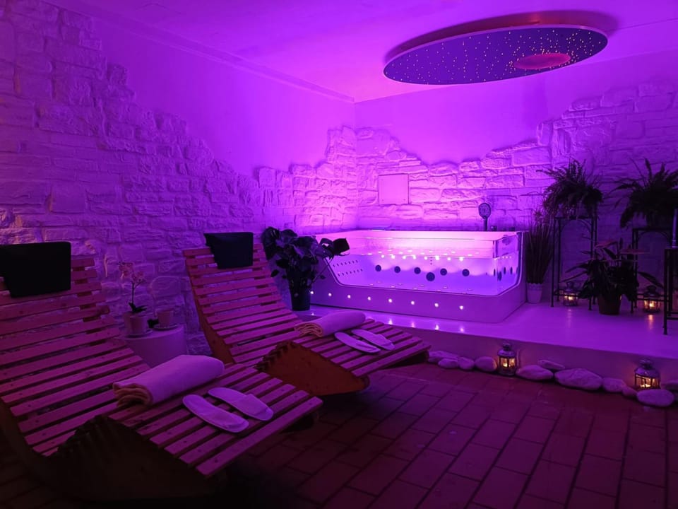 Hot Tub, Spa and wellness centre/facilities