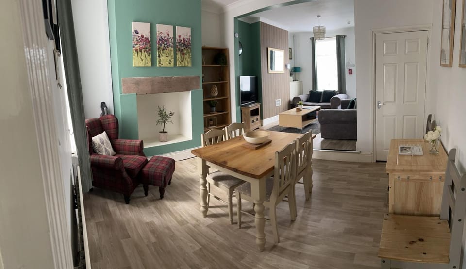 Living room, Seating area, Dining area