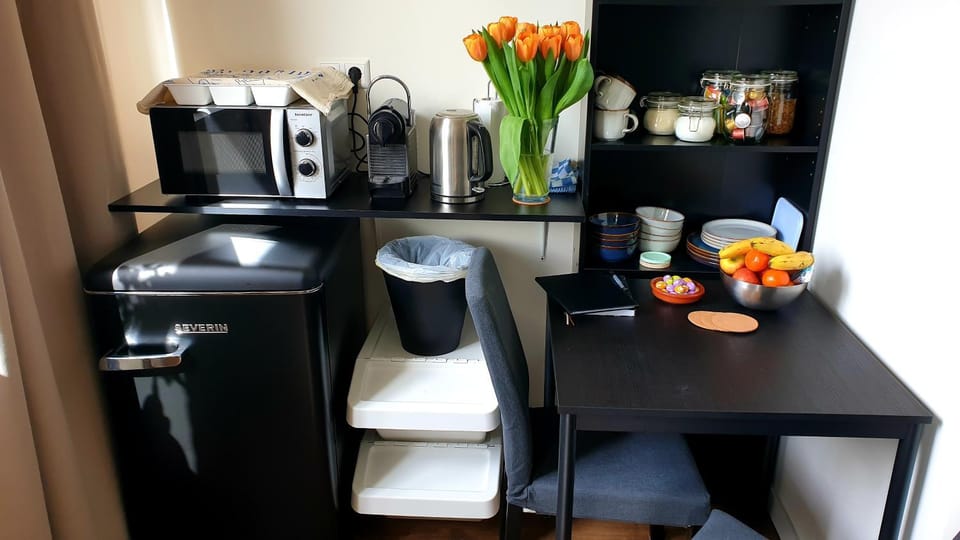 Coffee/tea facilities, Food and drinks, Seating area, minibar