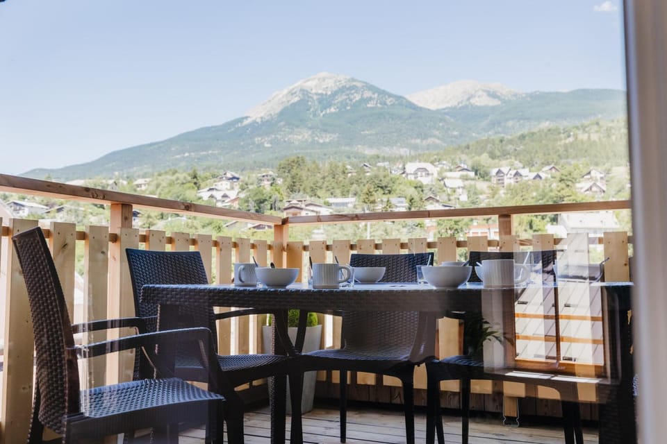Property building, Balcony/Terrace, Mountain view