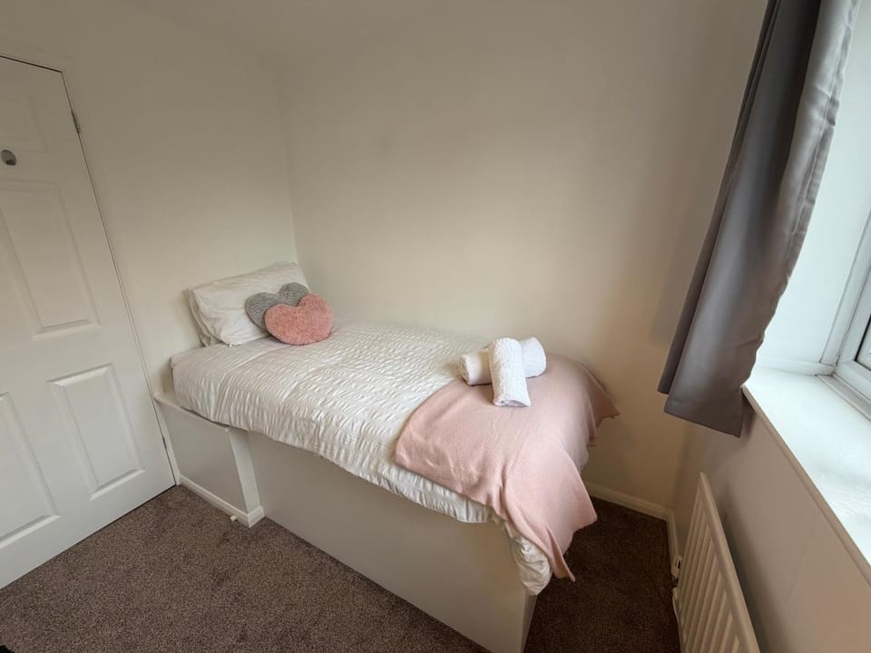 Modern three bedroom home in Castle Donington House in South Derbyshire District