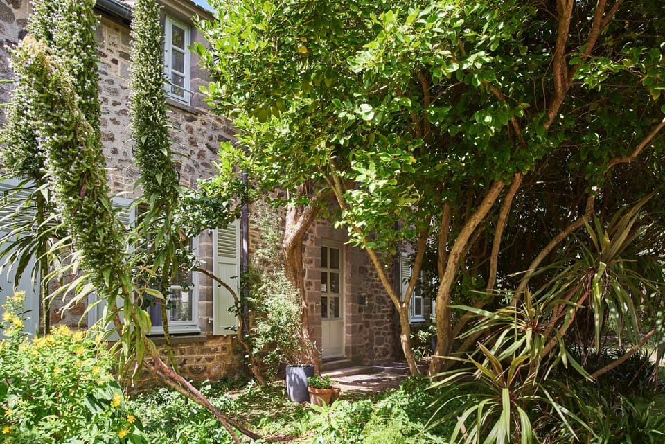 Property building, Natural landscape, Garden
