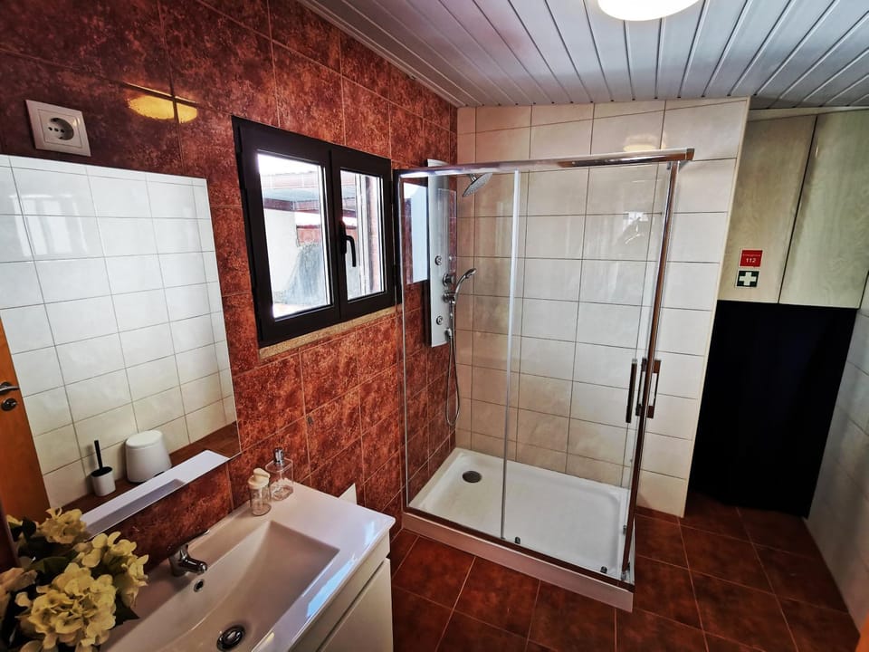Shower, Bathroom, towels