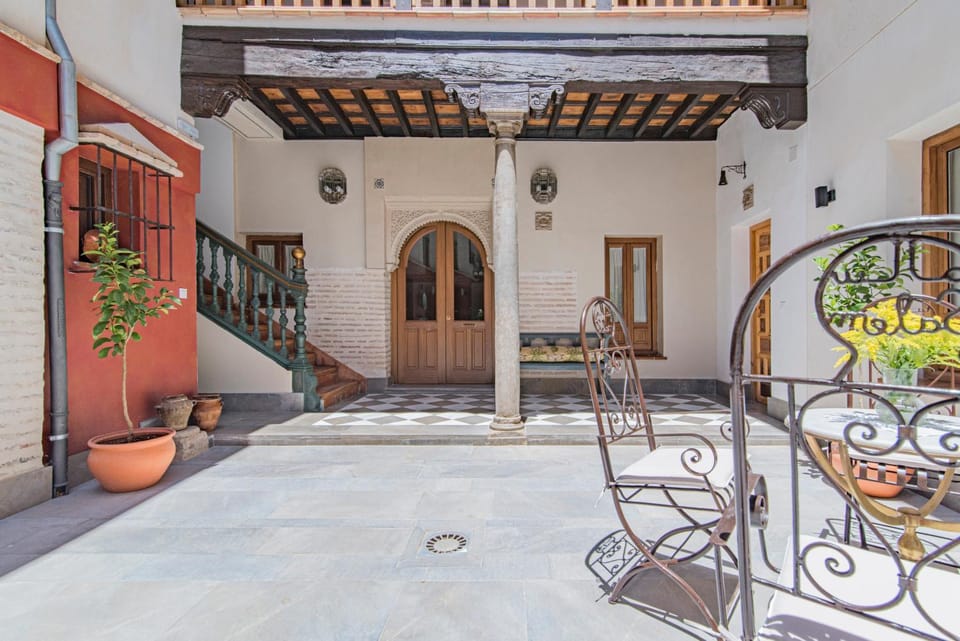 Patio, Facade/entrance, Balcony/Terrace