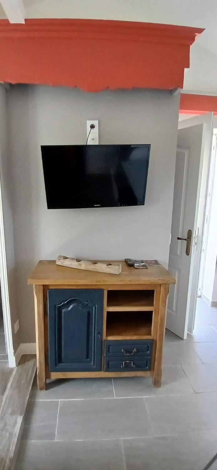 Studio meublé et équipé avec jardin et terrasse privée House in Nouvelle-Aquitaine