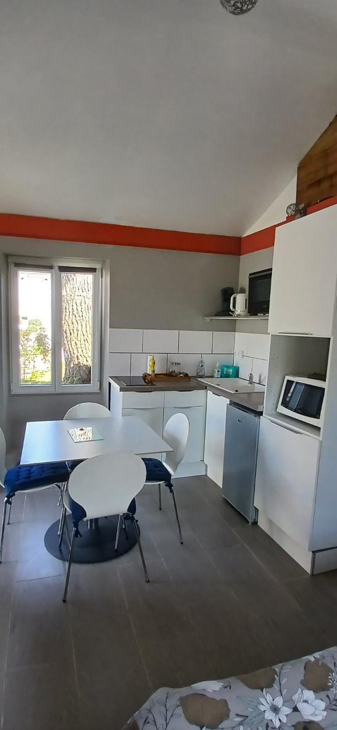 Studio meublé et équipé avec jardin et terrasse privée House in Nouvelle-Aquitaine