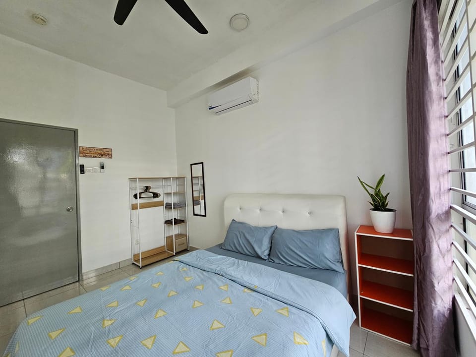 Bed, Bedroom, fireplace, air conditioner