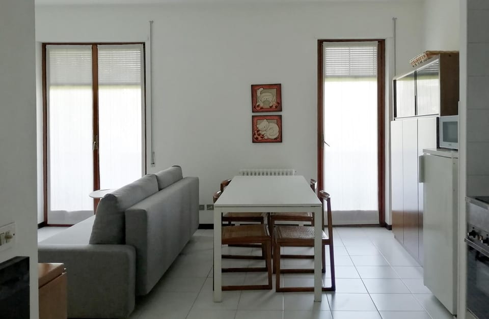 Kitchen or kitchenette, Living room, Seating area