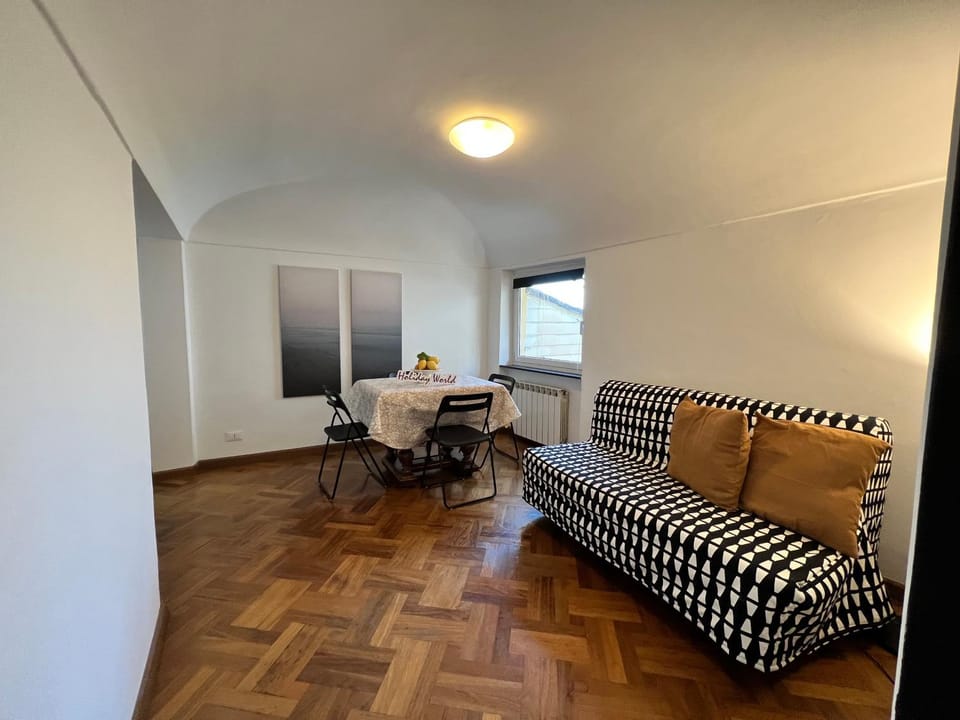 Bed, Dining area