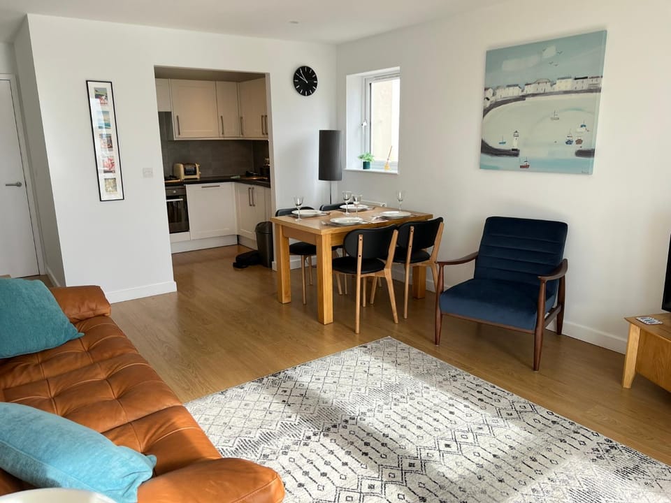 Dining area, kitchen