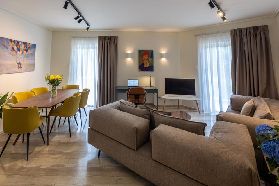 Living room, Seating area, Dining area