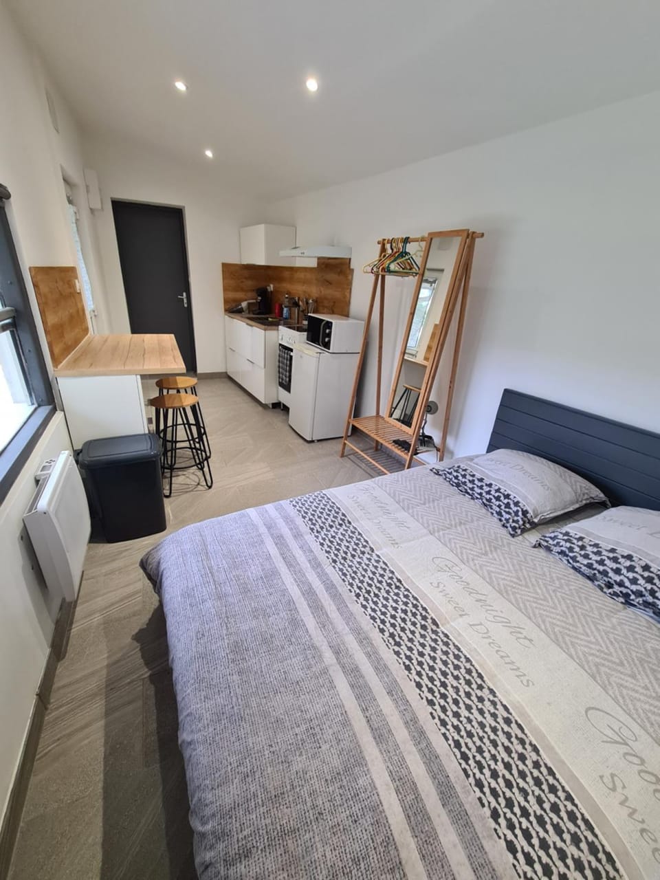 Bed, Photo of the whole room