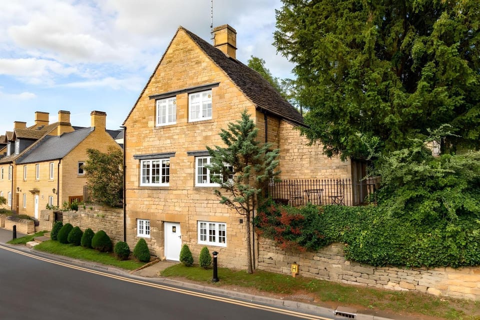 Property building, Street view