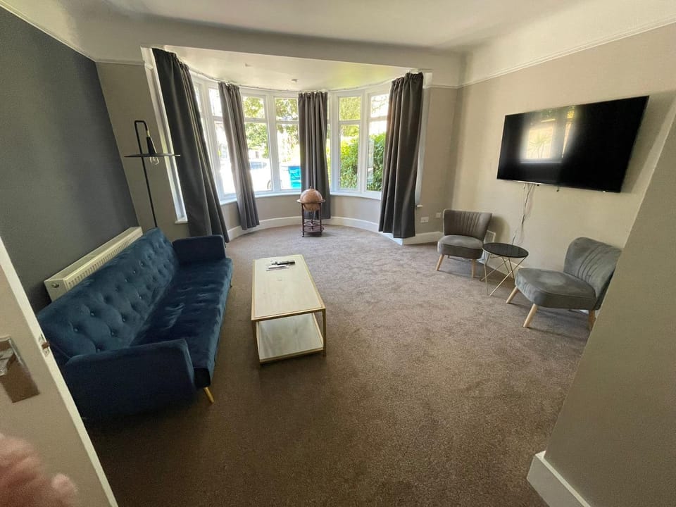 Communal lounge/ TV room