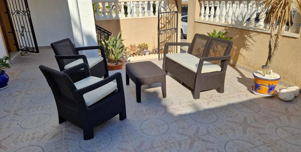 Orihuela - Sleeps 6 - Pool - Parking - PetFriendly Villa in Vega Baja del Segura