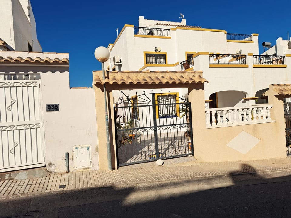 Orihuela - Sleeps 6 - Pool - Parking - PetFriendly Villa in Vega Baja del Segura