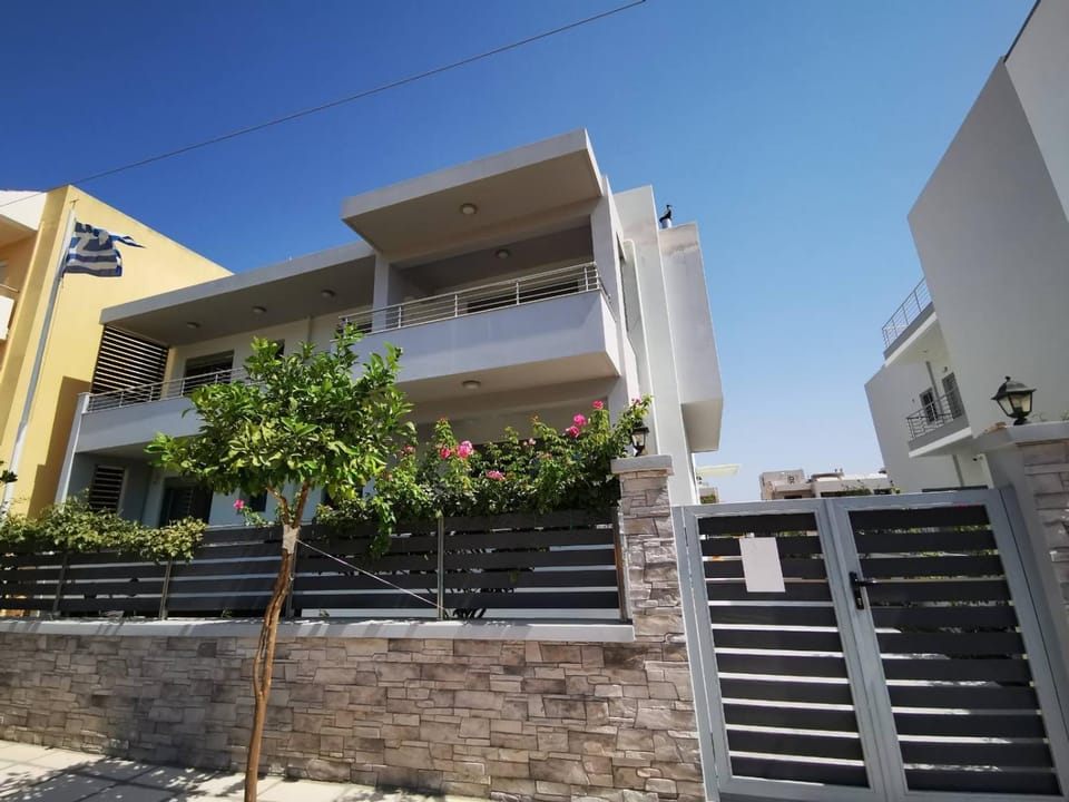 Property building, Facade/entrance, Balcony/Terrace