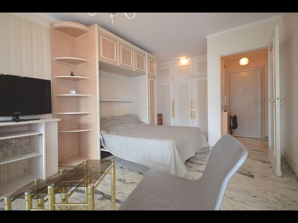 TV and multimedia, Living room, Bedroom