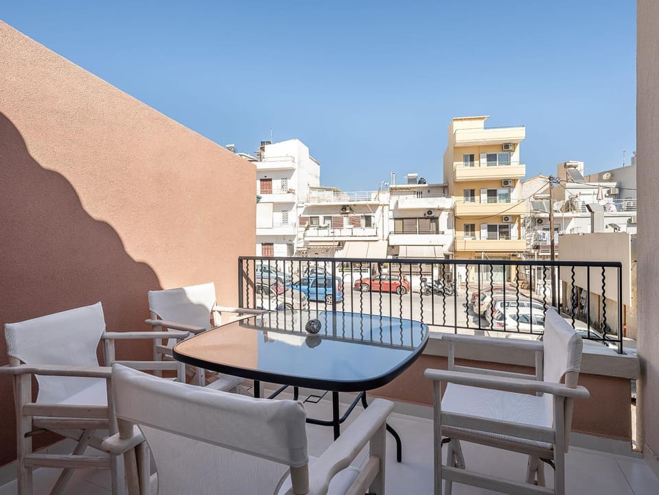 View (from property/room), Balcony/Terrace, City view