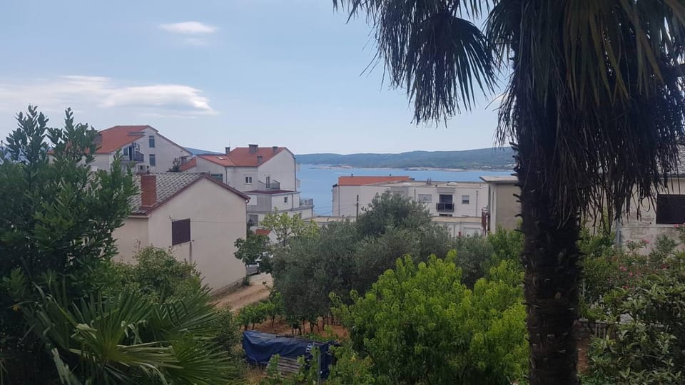 Neighbourhood, Sea view