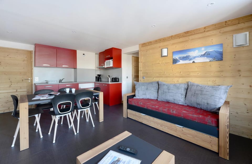 Living room, Seating area, kitchen