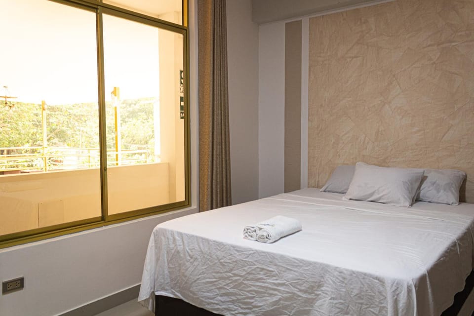 Bed, Photo of the whole room, Bedroom, City view, Street view
