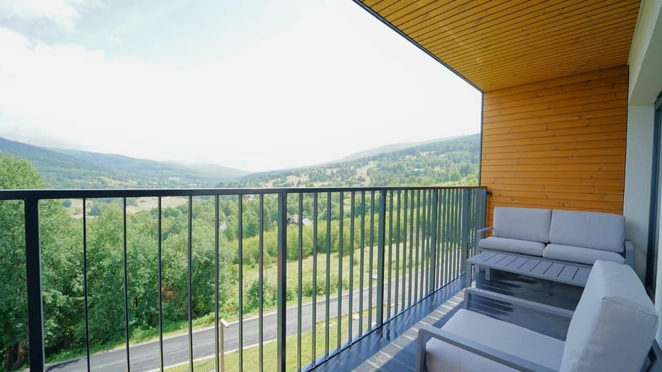Balcony/Terrace, Mountain view