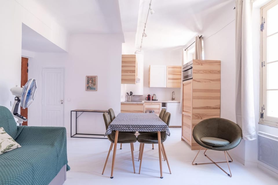 Cosy 36m With Nice Sea View Center Village ! Apartment in Bormes-les-Mimosas