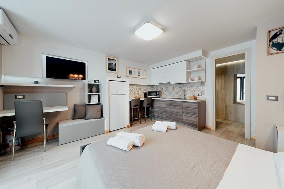 Bathroom, TV and multimedia, Living room