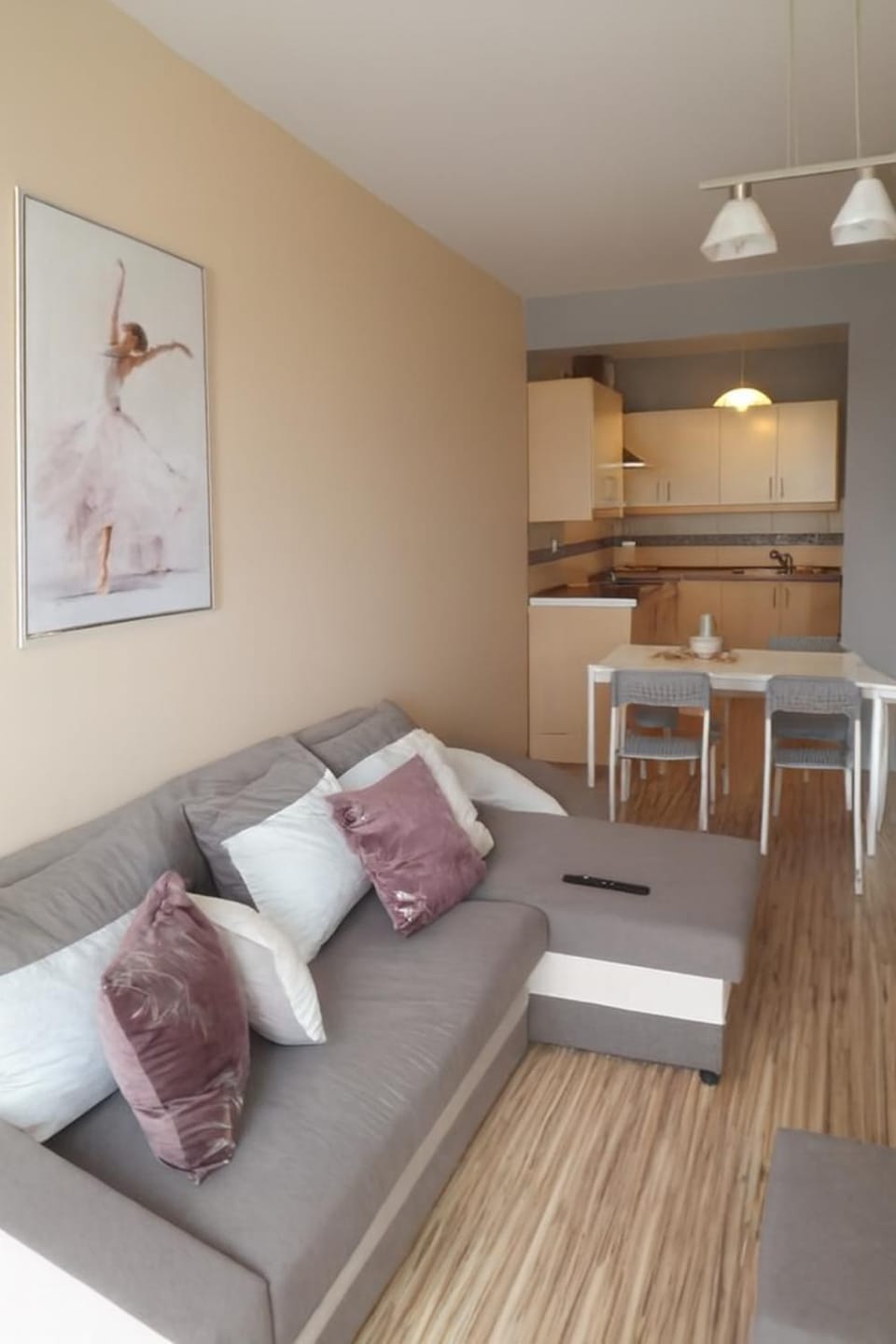 Kitchen or kitchenette, Living room, Seating area, Dining area