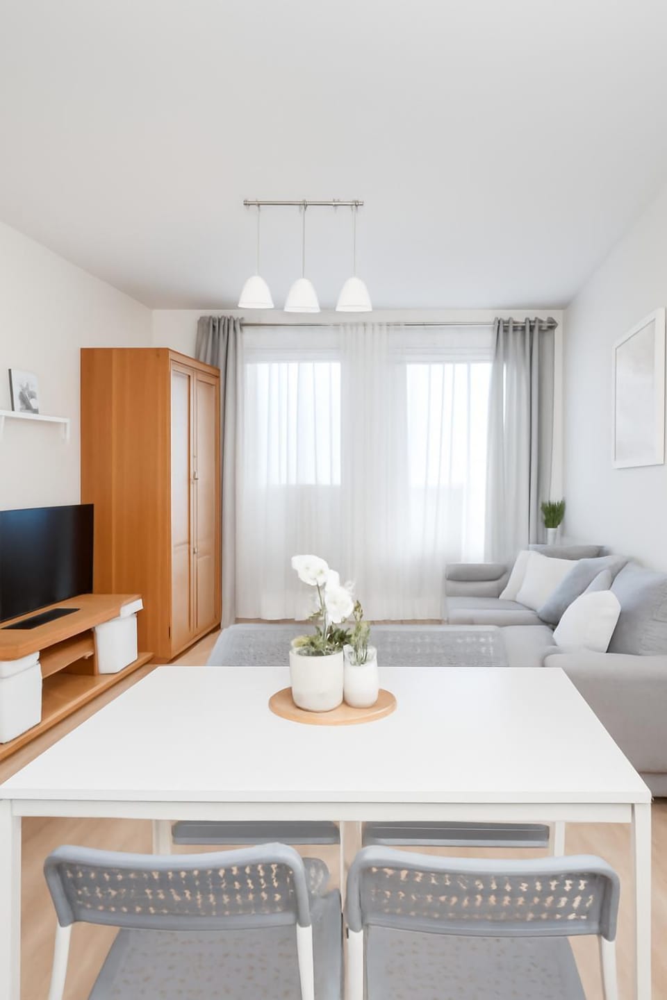 TV and multimedia, Living room, Photo of the whole room, Dining area, furniture, internet, locker