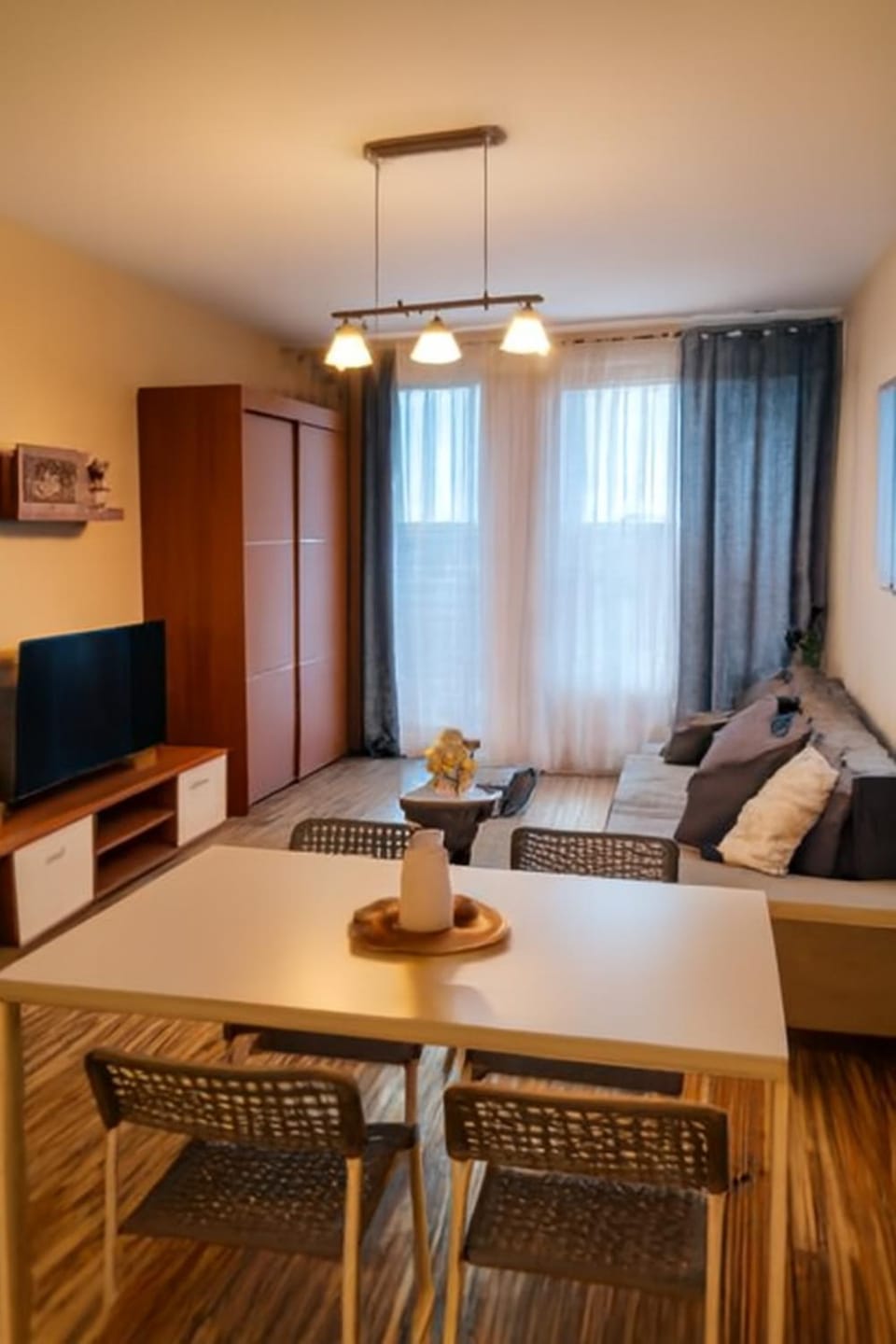 Communal lounge/ TV room, Bed, TV and multimedia, Living room, Photo of the whole room, Seating area, Dining area, Evening entertainment